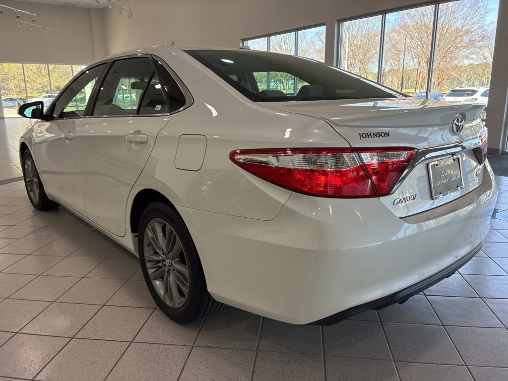 Used 2017 Toyota Camry SE w/ Moonroof Package image 9
