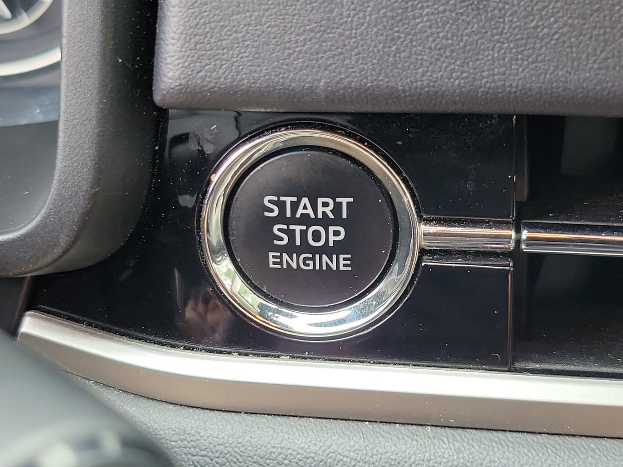 Used 2024 Mitsubishi Outlander SE image 30