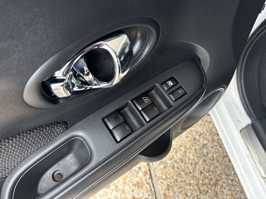 Used 2013 Nissan Versa FWD image 21