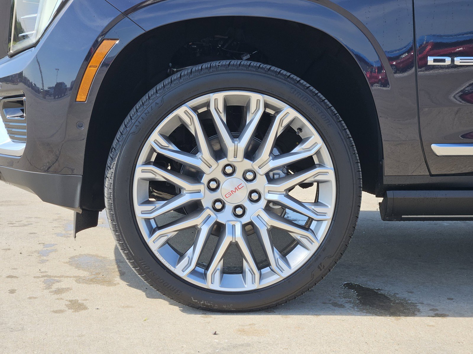 New 2026 GMC Yukon Denali w/ Denali Reserve Package AWD/4WD image 7