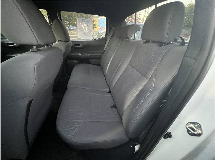 Used 2018 Toyota Tacoma TRD Sport image 7