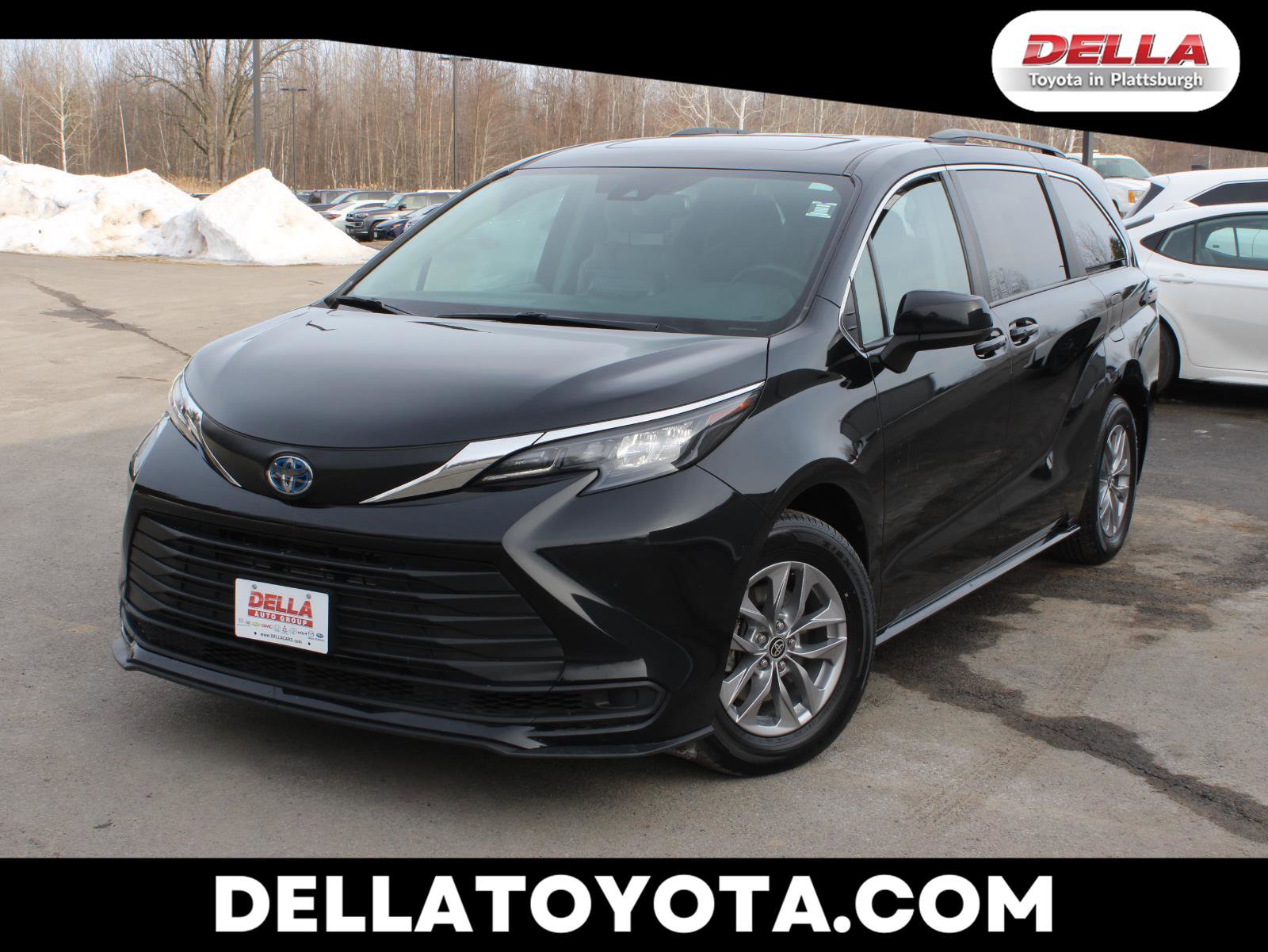 Used 2024 Toyota Sienna LE w/ LE Plus Package image 1