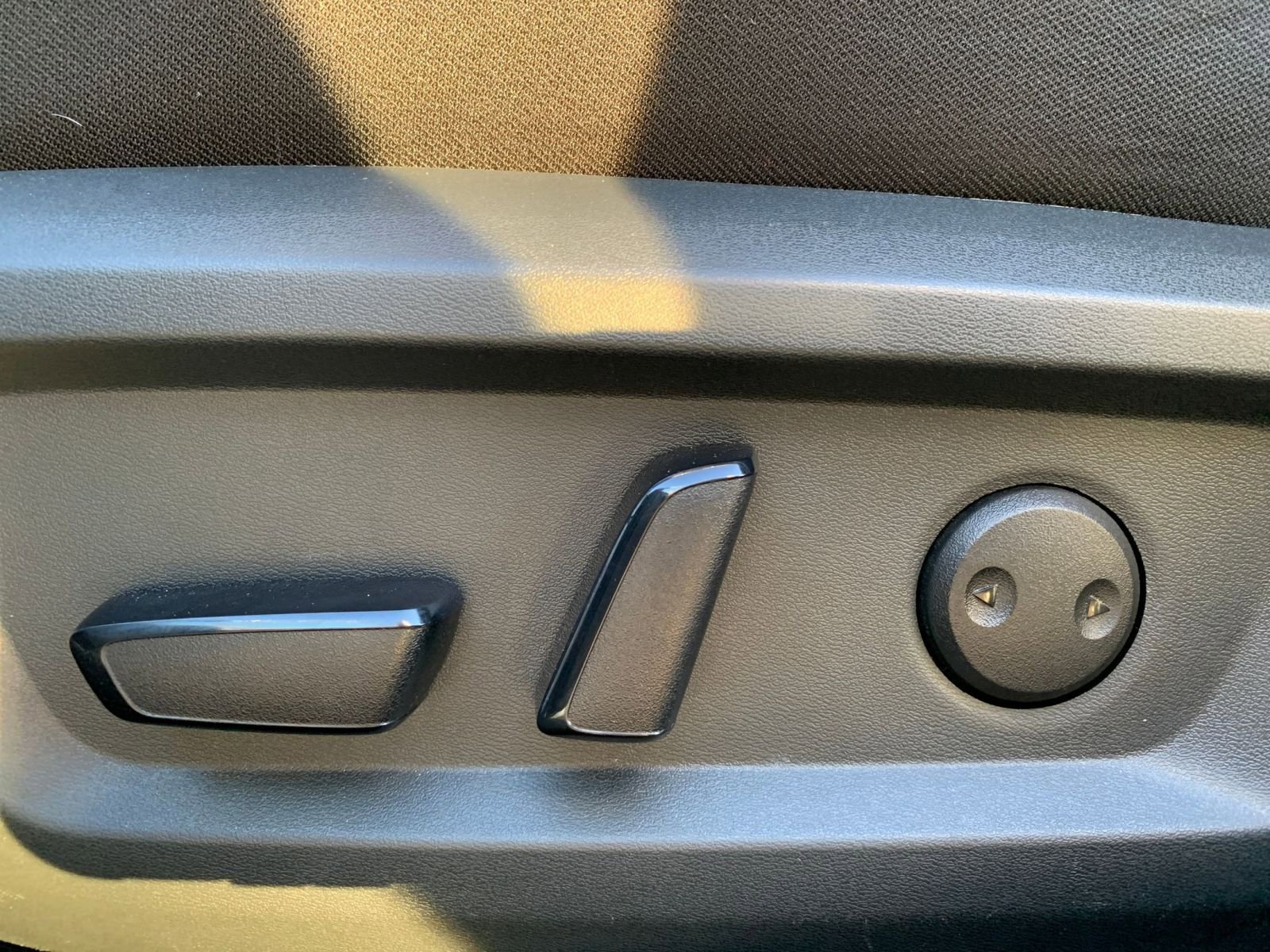 Used 2023 Nissan Rogue SV image 23