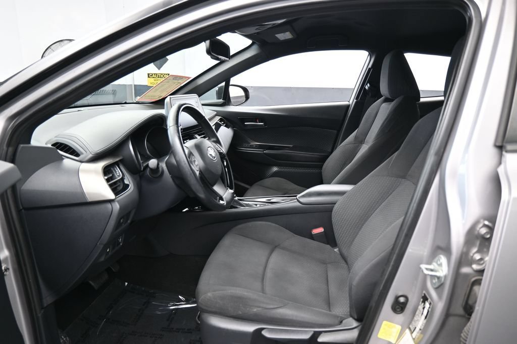 Used 2019 Toyota C-HR XLE FWD image 10