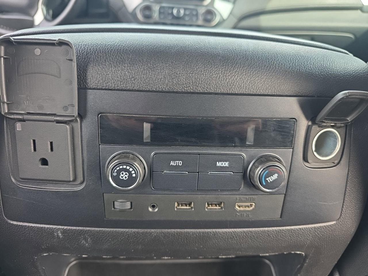 Used 2020 Chevrolet Suburban LT image 27