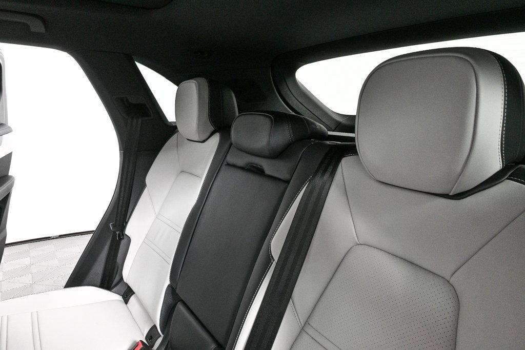 New 2026 Porsche Cayenne image 24