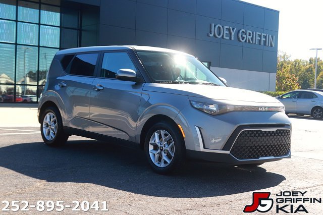 Certified 2024 Kia Soul LX w/ LX Technology Package FWD image 3