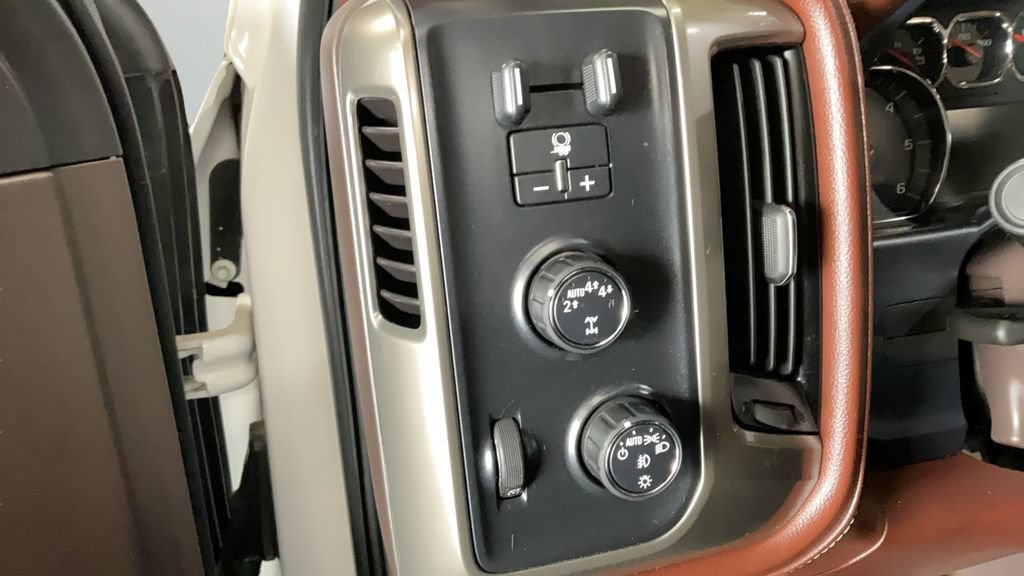 Used 2018 Chevrolet Silverado 1500 High Country AWD/4WD image 18