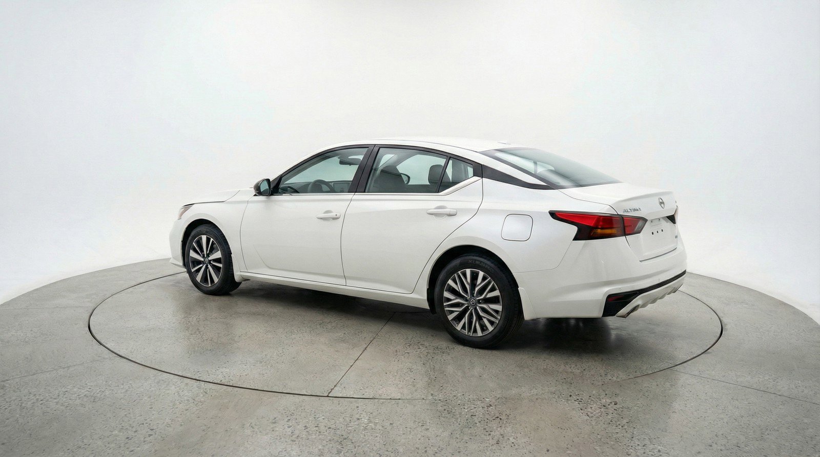Used 2025 Nissan Altima 2.5 SV image 6