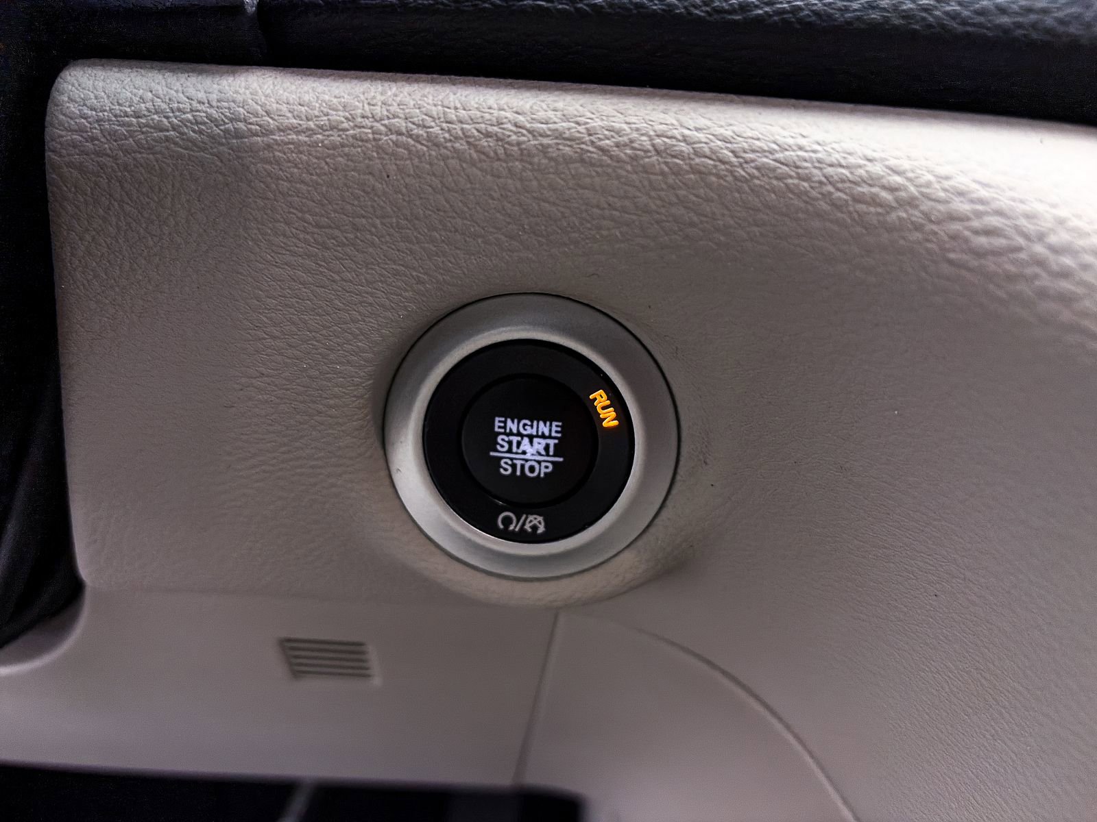 Used 2021 Chrysler Pacifica Limited w/ Premium & Safety Sphere Group image 27