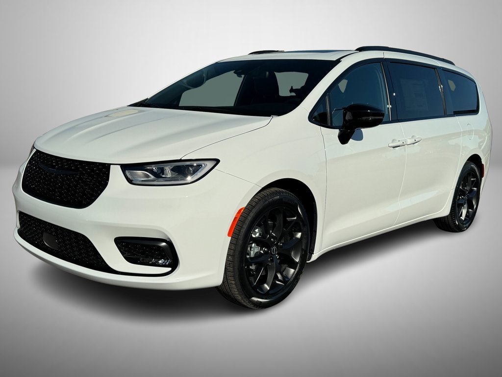 New 2026 Chrysler Pacifica Limited w/ S Appearance Package image 2