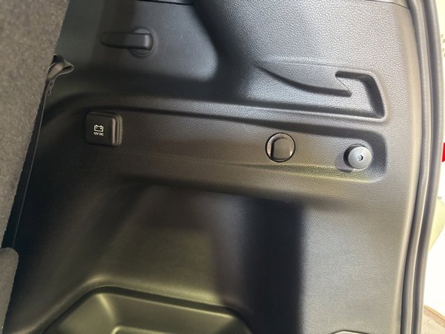 New 2025 Jeep Grand Cherokee L Laredo image 35