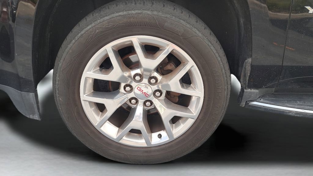 Used 2017 GMC Yukon XL SLE w/ SLE Value Package image 3