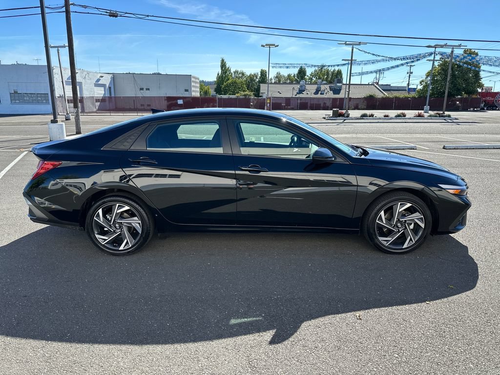 Certified 2025 Hyundai Elantra SEL FWD image 7