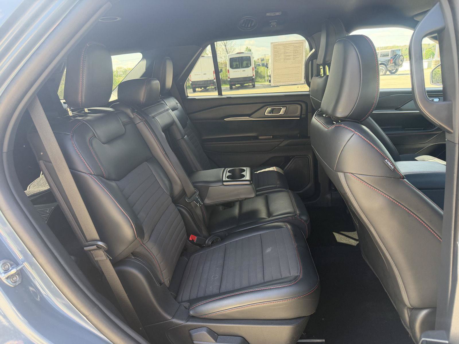Used 2025 Ford Explorer ST-Line w/ ST-Line Street Pack AWD/4WD image 29