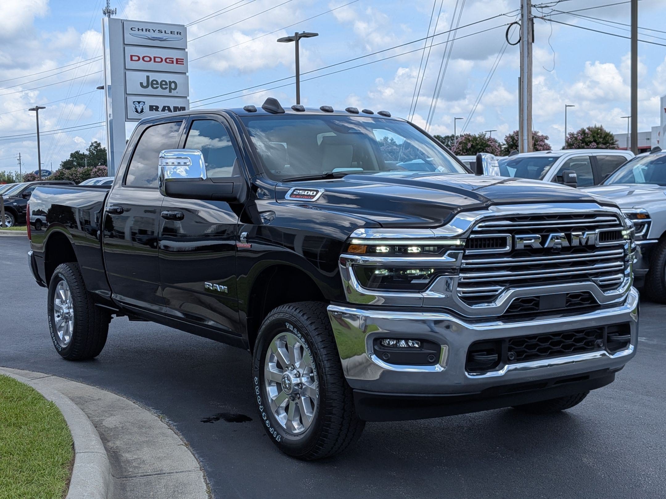 New 2026 RAM 2500 Laramie AWD/4WD image 3