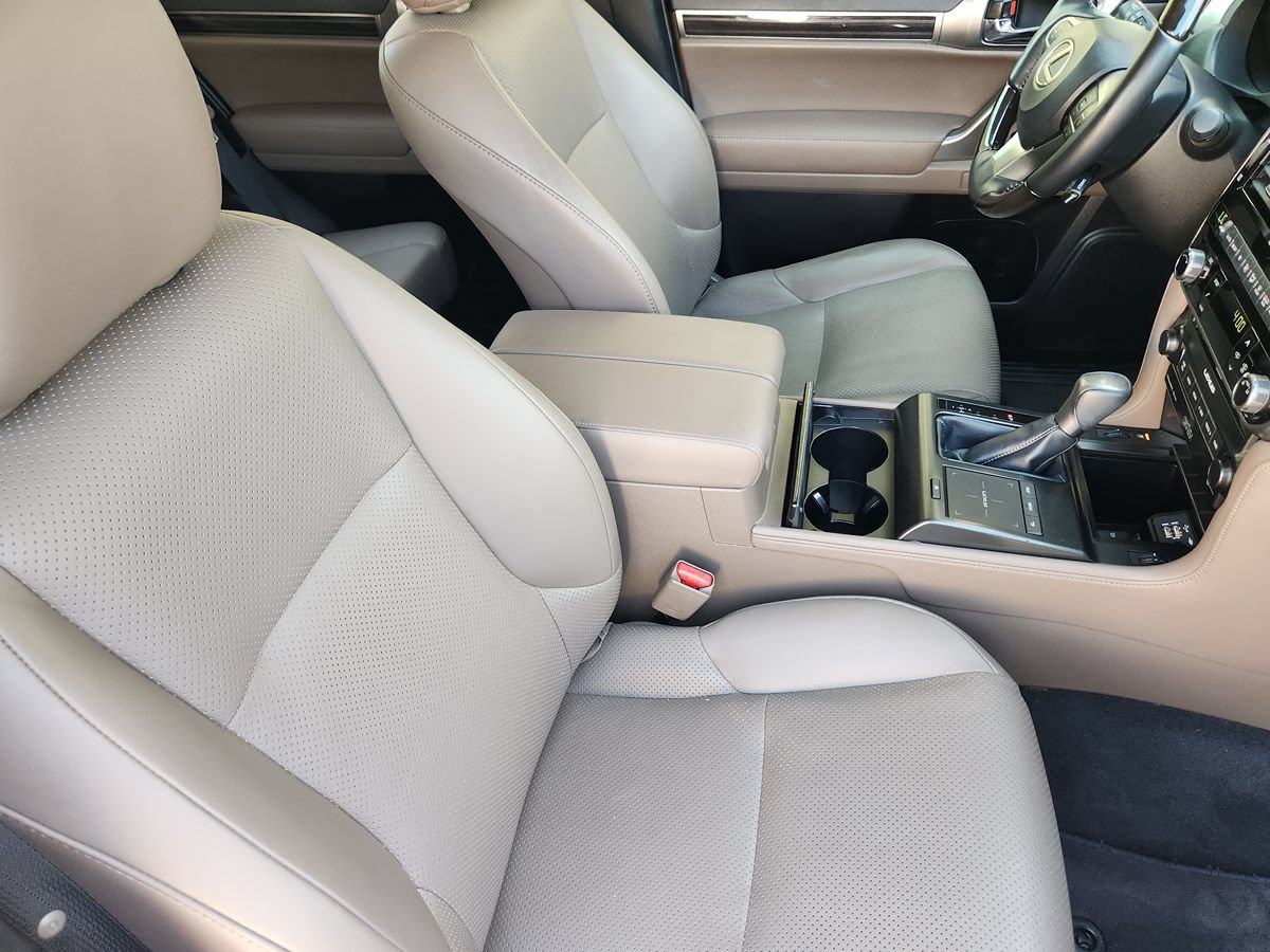 Used 2023 Lexus GX 460 Luxury w/ Accessory Package AWD/4WD image 31