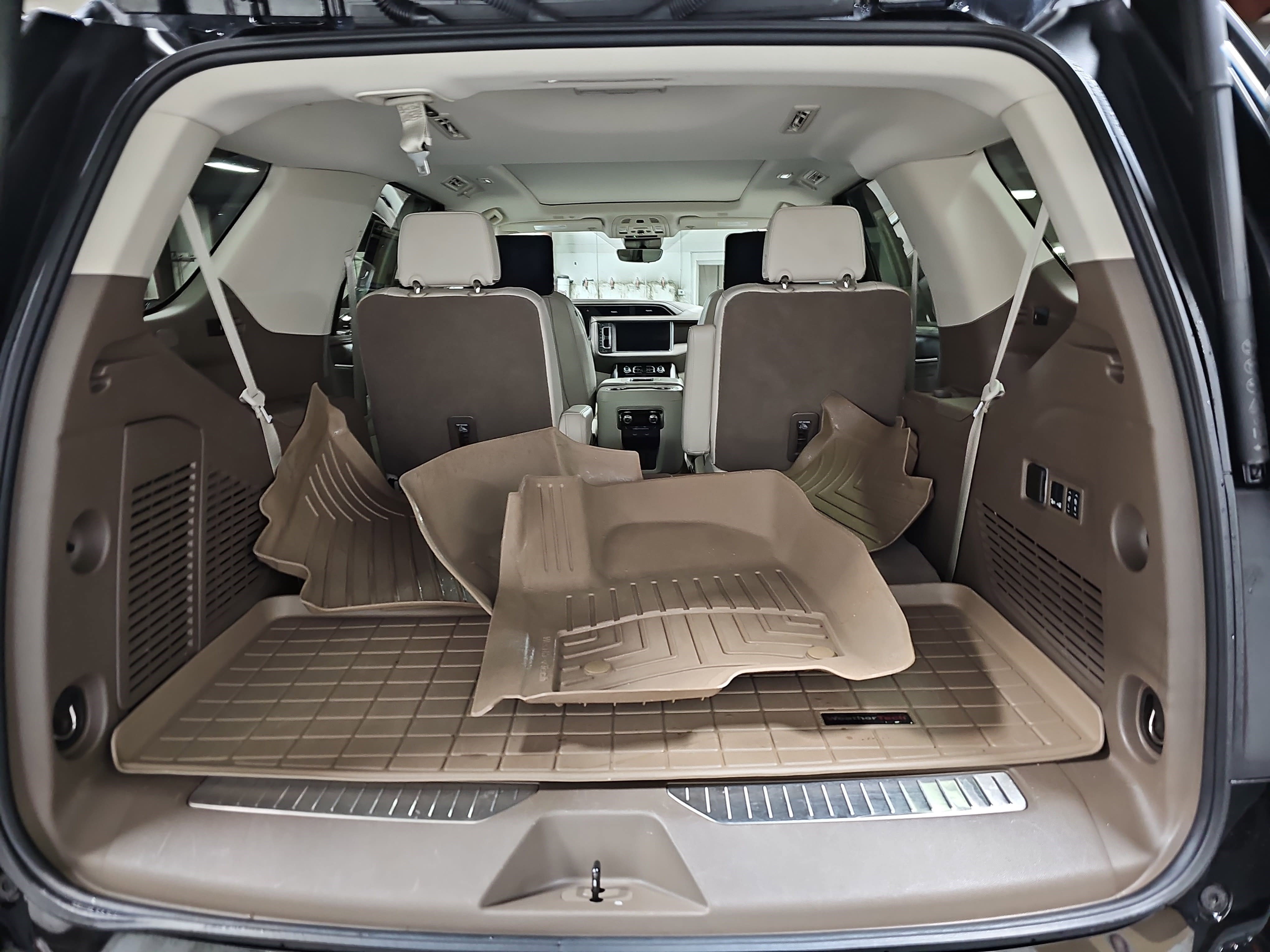 Used 2024 GMC Yukon Denali w/ Advanced Technology Package image 14