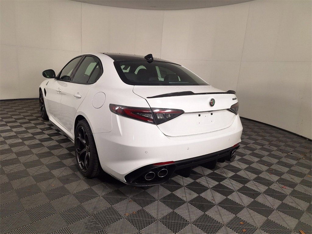 New 2024 Alfa Romeo Giulia Quadrifoglio image 9