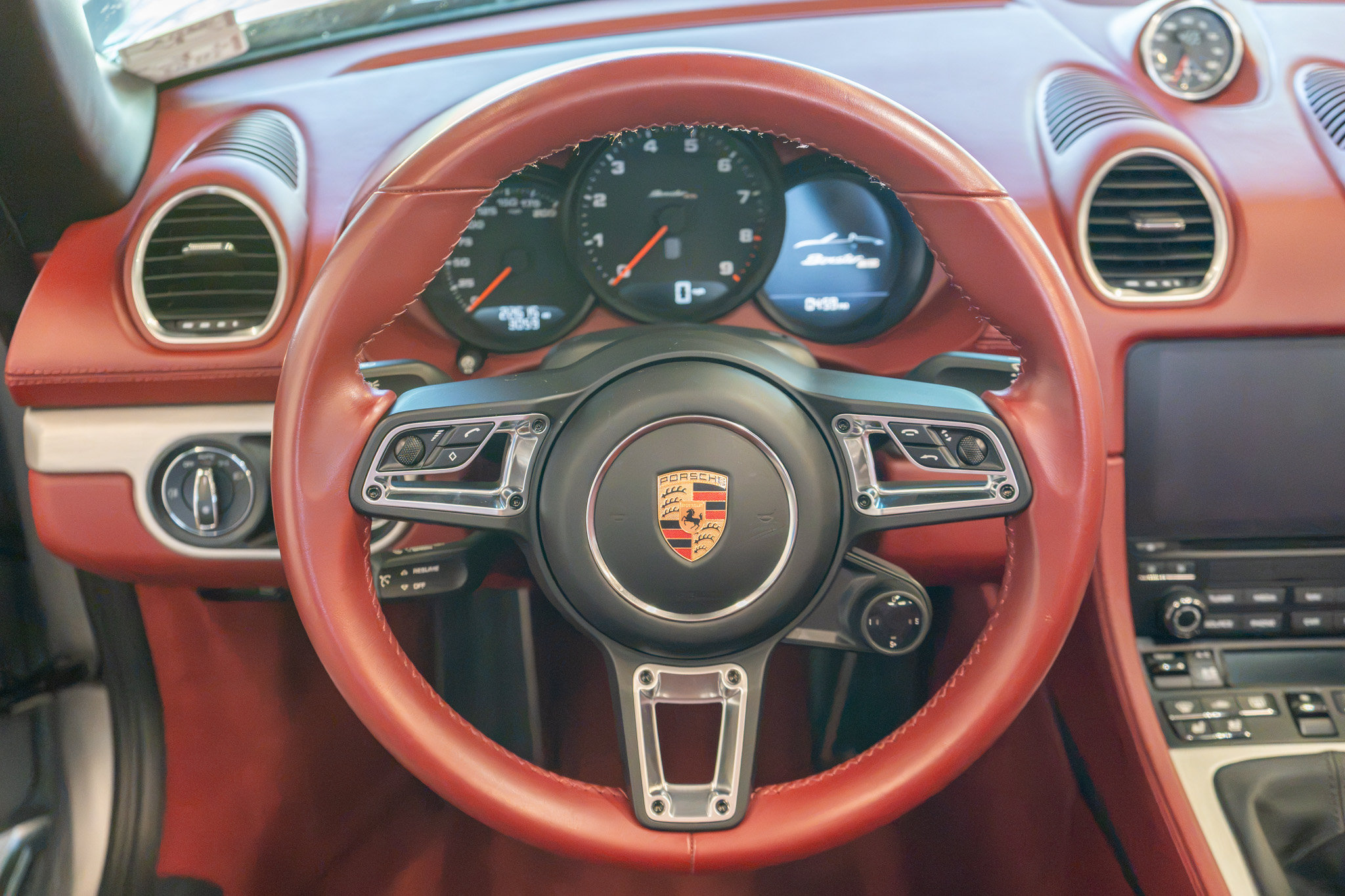 Used 2021 Porsche 718 Boxster RWD image 32