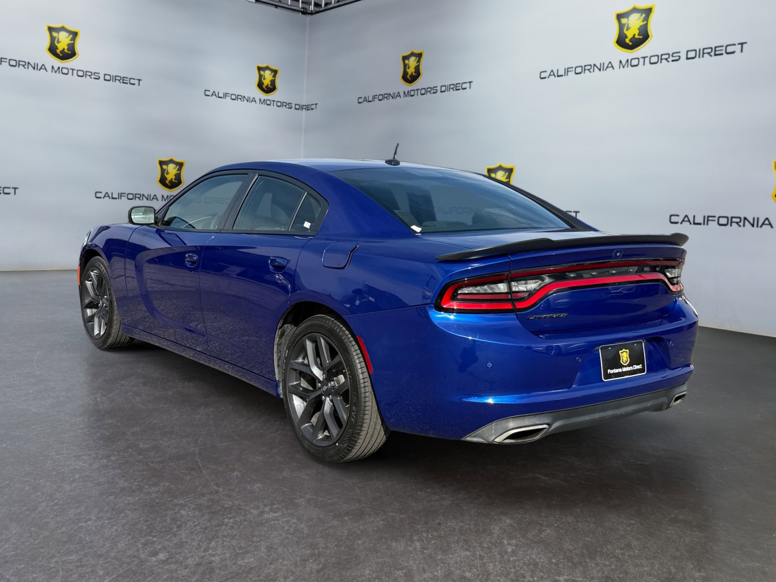 Used 2022 Dodge Charger SXT w/ Blacktop Package image 3