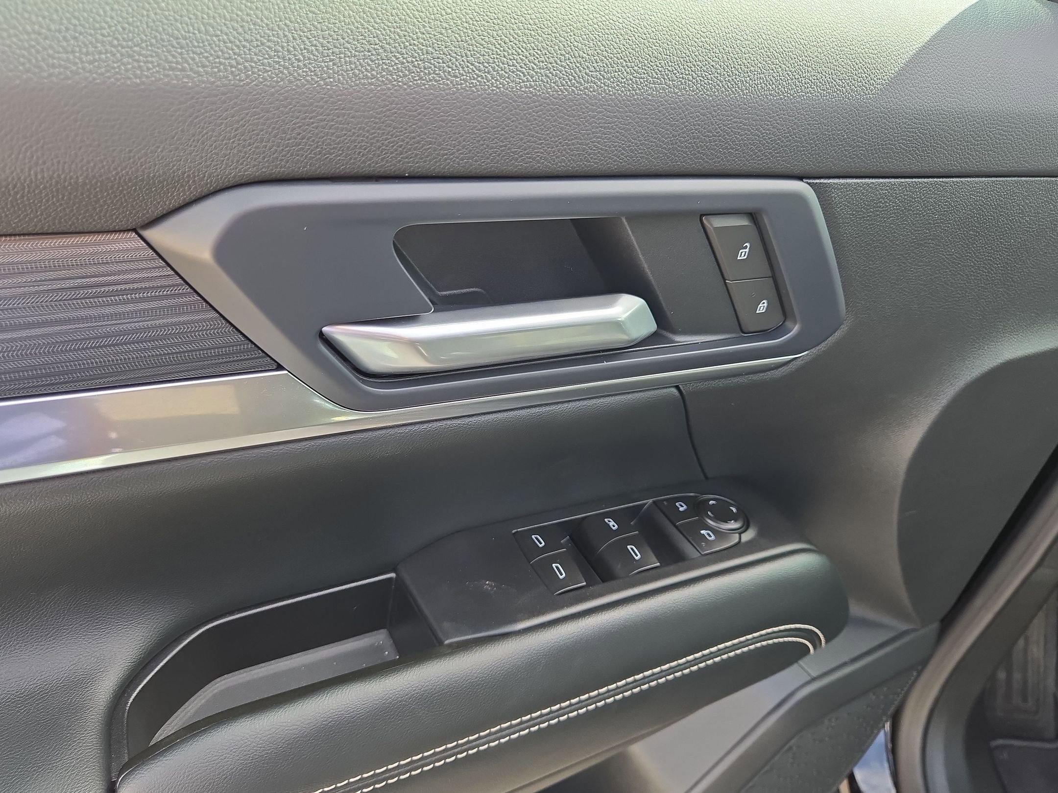 Used 2026 GMC Terrain Elevation w/ Black Edition image 12