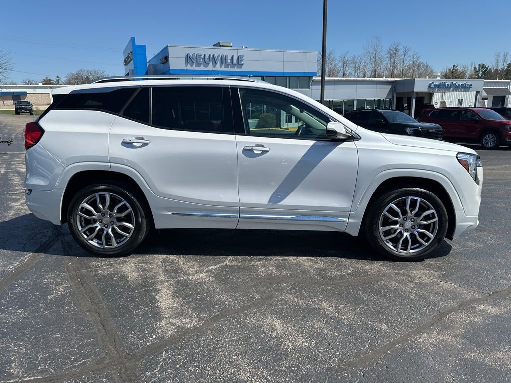 Used 2024 GMC Terrain Denali w/ Denali Premium Package image 2