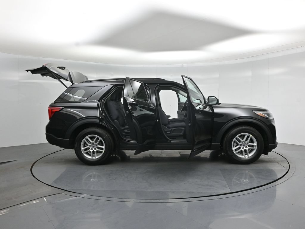 New 2026 Ford Explorer Active RWD image 4