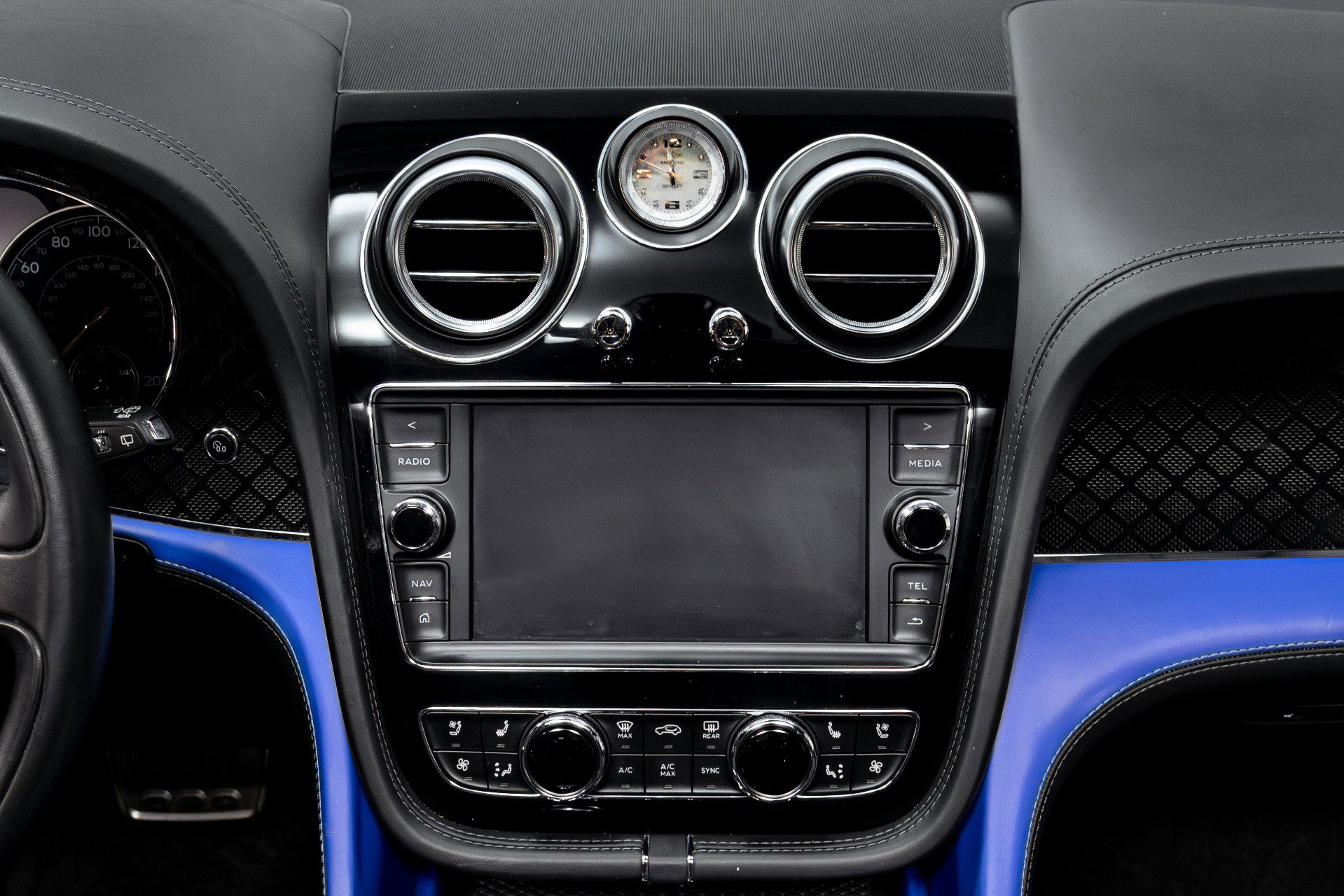 Used 2020 Bentley Bentayga Design Series image 32