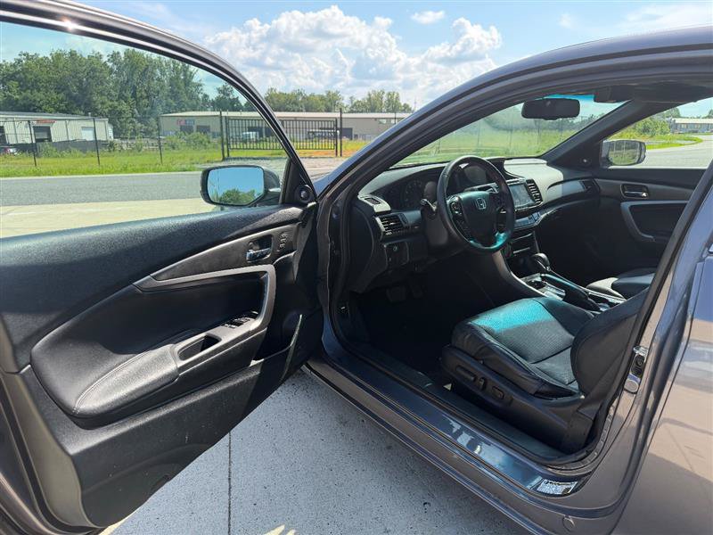 Used 2016 Honda Accord Touring image 11