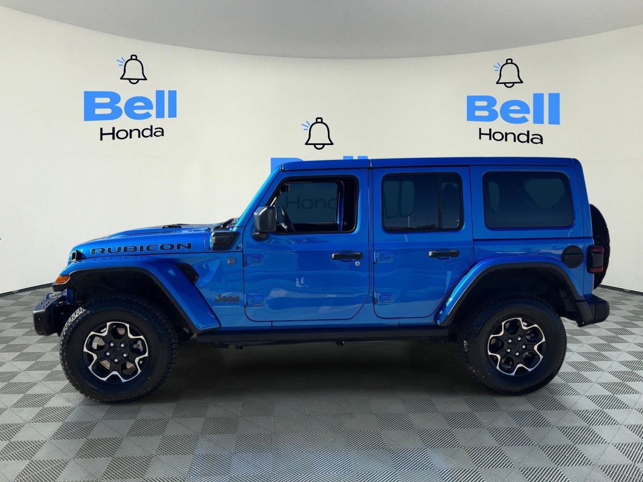 Used 2023 Jeep Wrangler Unlimited Rubicon 4xe w/ Steel Bumper Group AWD/4WD image 2