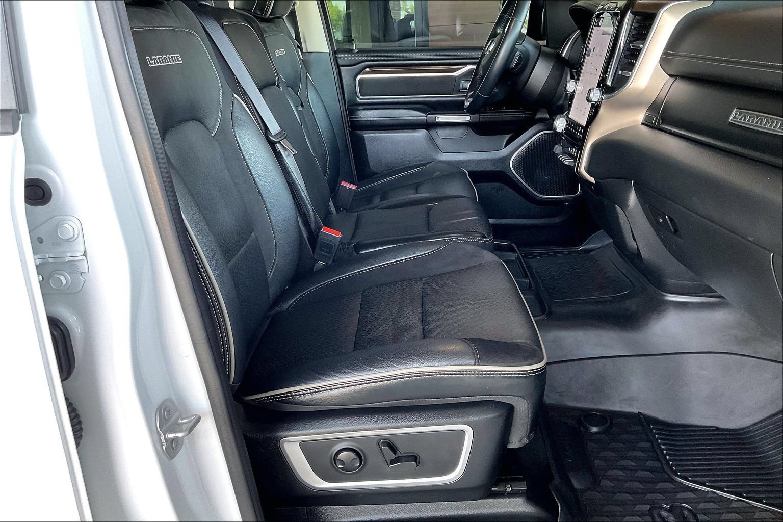 Used 2022 RAM 1500 Laramie AWD/4WD image 23