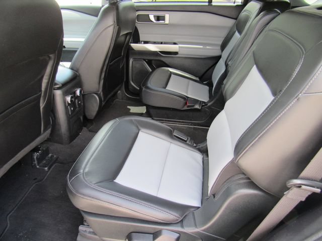 Used 2023 Ford Explorer XLT w/ Equipment Group 202A RWD image 17