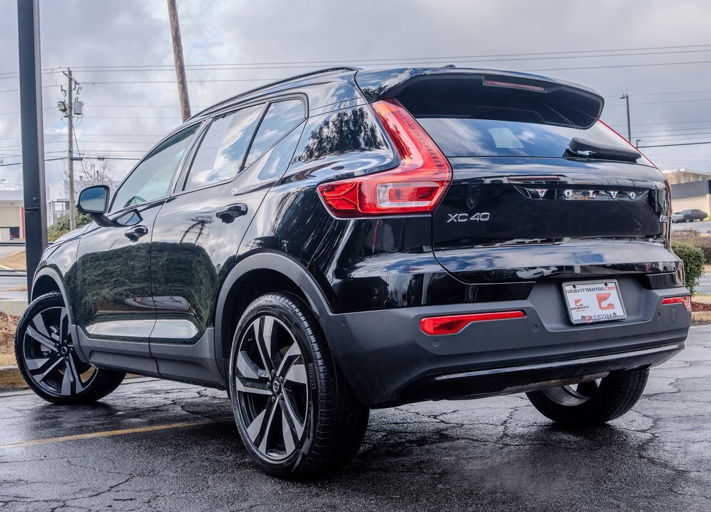 Used 2025 Volvo XC40 B5 Plus image 23