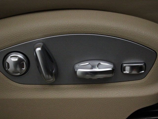 Used 2024 Porsche Macan AWD/4WD image 29