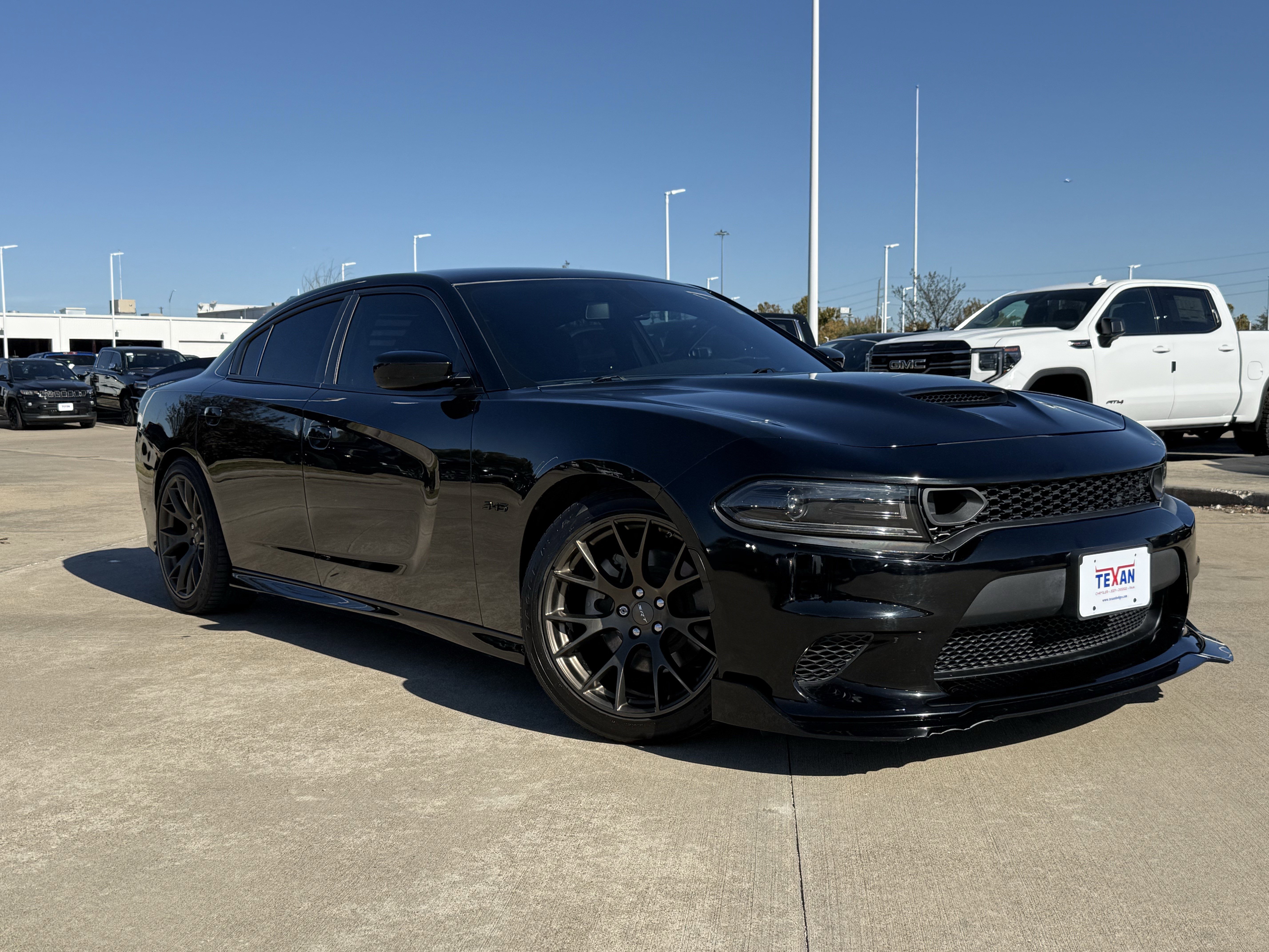 Used 2023 Dodge Charger R/T w/ Blacktop Package image 2