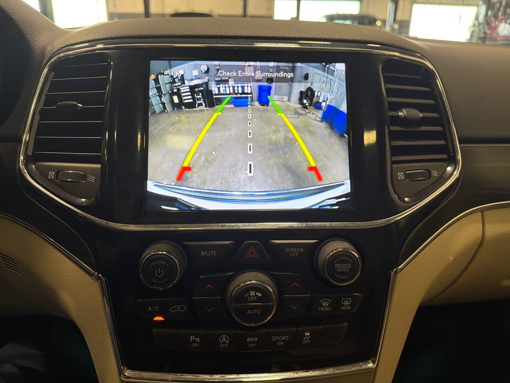 Used 2020 Jeep Grand Cherokee Limited AWD/4WD image 10