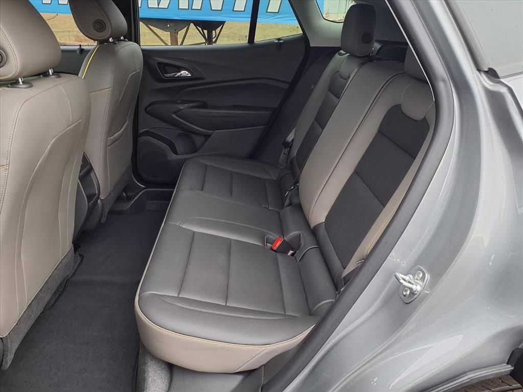 Used 2025 Chevrolet Trax ACTIV w/ Driver Confidence Package image 10