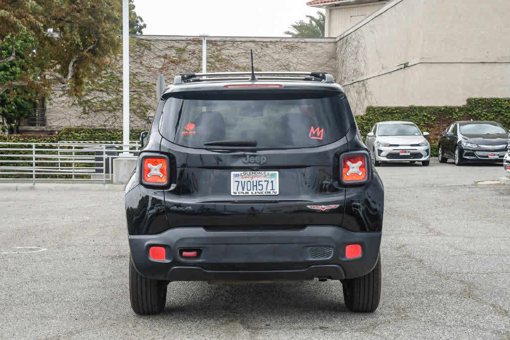 Used 2016 Jeep Renegade Trailhawk w/ Premium Trailhawk Package AWD/4WD image 7