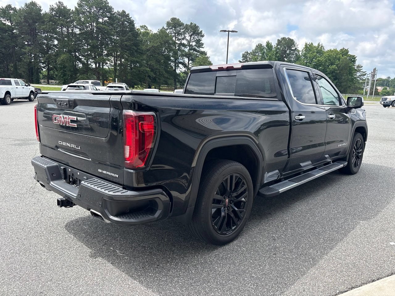 Used 2023 GMC Sierra 1500 Denali AWD/4WD image 9