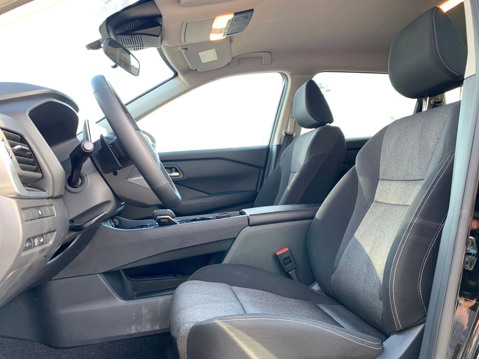 Used 2025 Nissan Rogue SV image 29