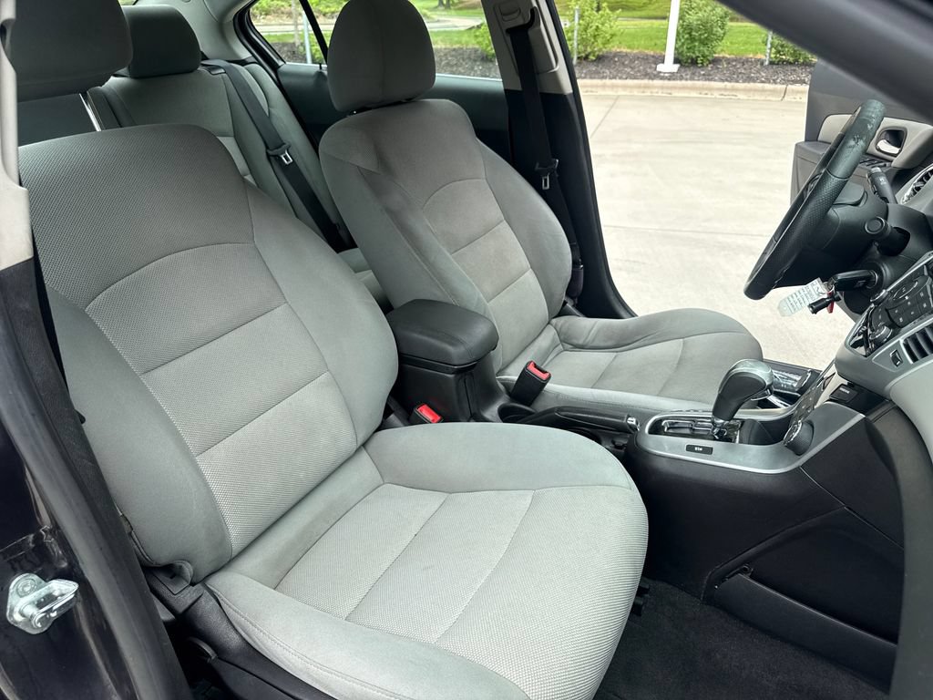 Used 2015 Chevrolet Cruze LT w/ Technology Package FWD image 34
