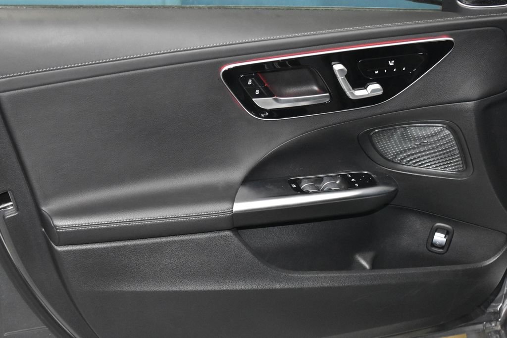 Used 2023 Mercedes-Benz C 300 4MATIC Sedan image 4