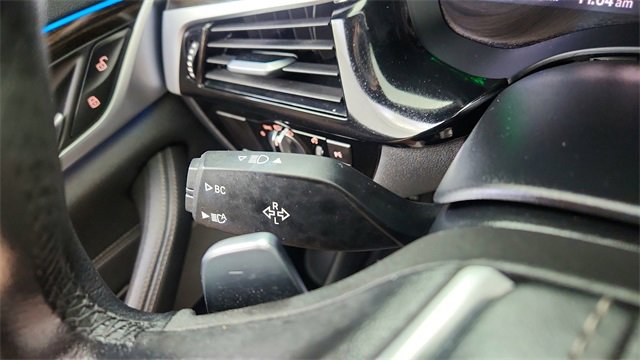 Used 2023 BMW 530e xDrive w/ Premium Package image 41