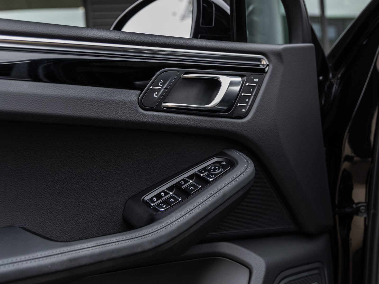 Certified 2022 Porsche Macan S image 24