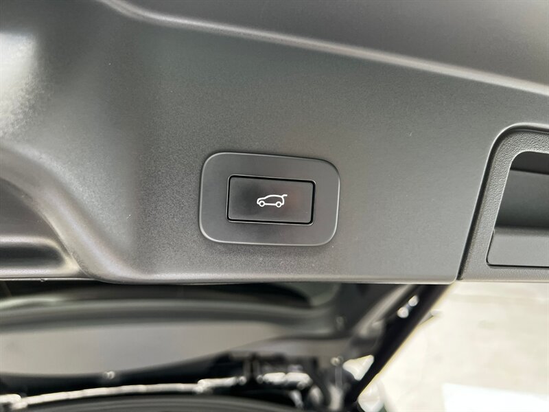 Used 2023 Land Rover Range Rover Evoque R-Dynamic SE AWD/4WD image 27