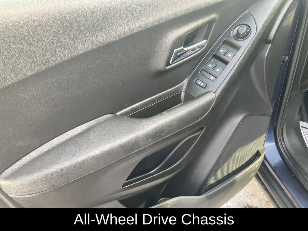 Used 2019 Chevrolet Trax LT w/ LT Convenience Package image 13