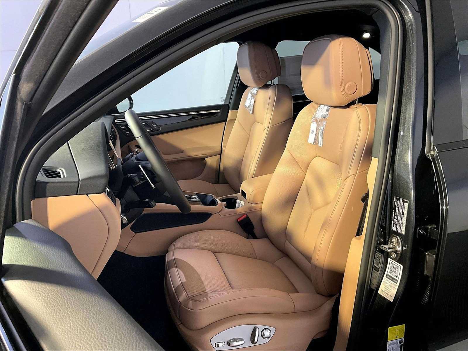 New 2026 Porsche Macan AWD/4WD image 5