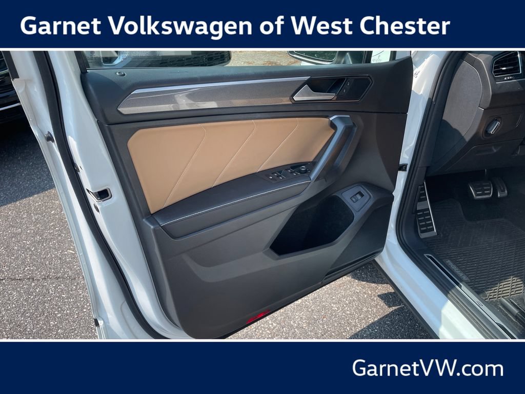 Used 2023 Volkswagen Tiguan SE R-Line AWD/4WD image 11
