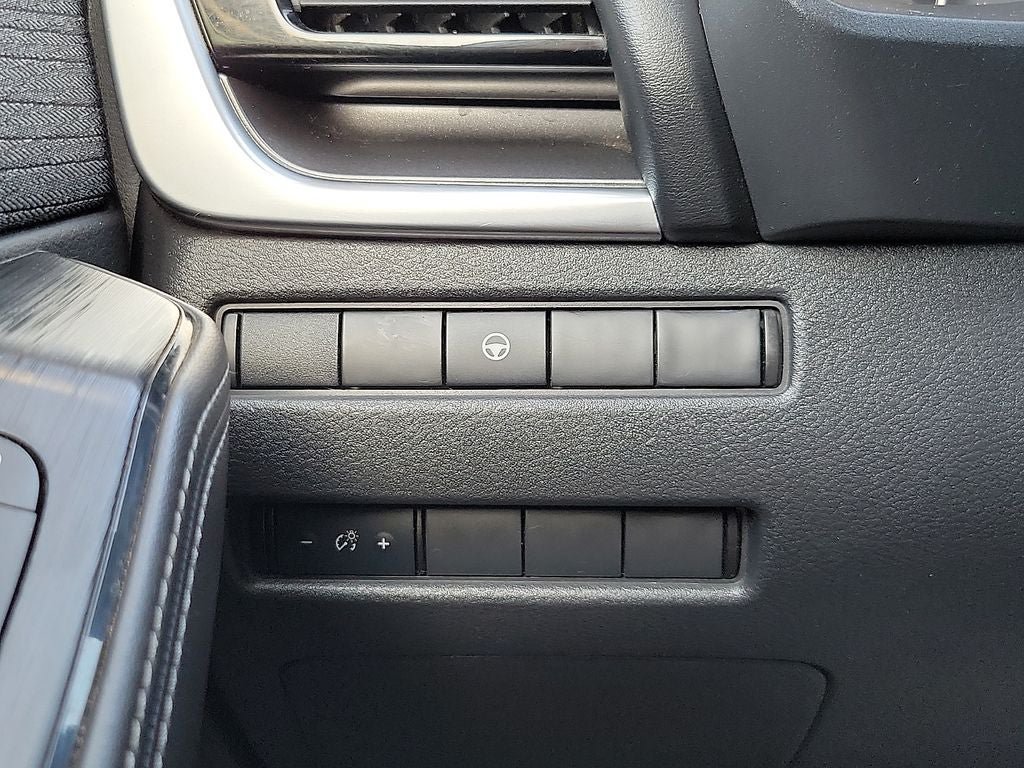 Used 2022 Nissan Rogue SV FWD image 14